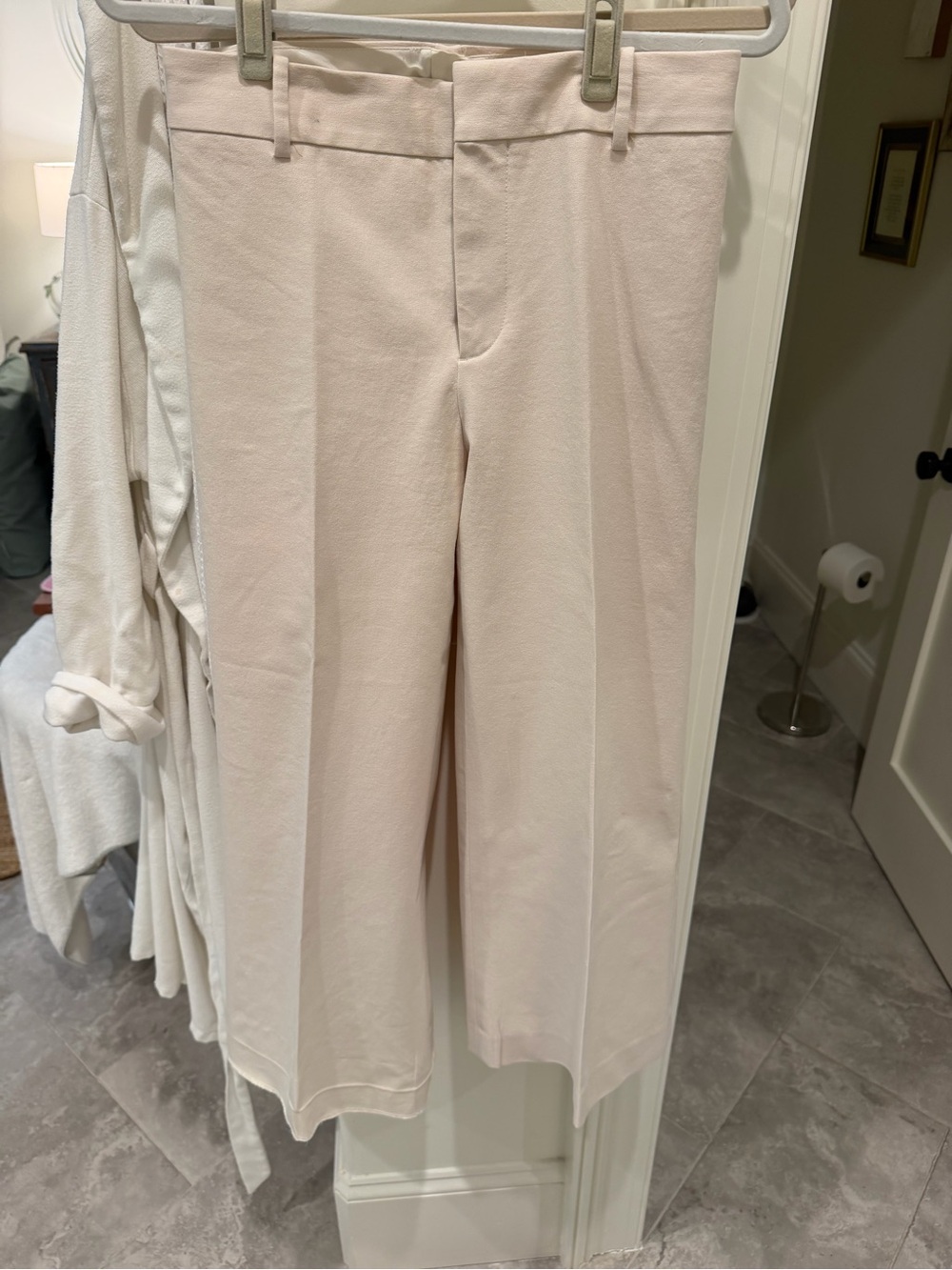 Frame Women’s Slim Straight Cream Pants